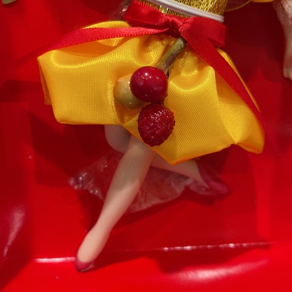 The Hand-Formed Cornucopia Fair Christmas Ornament 1989 porcelain hand painted - Picture 3 of 7